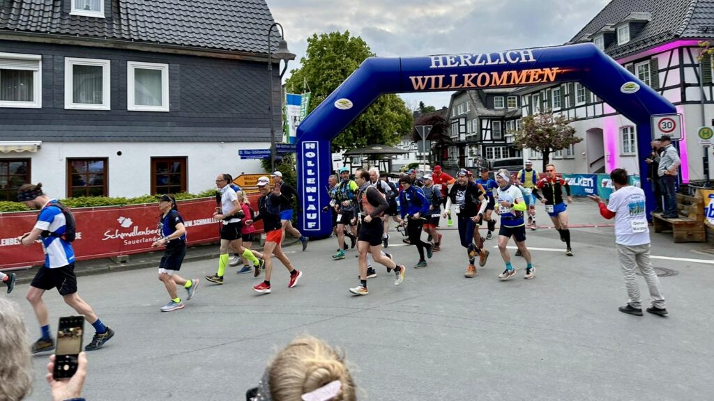 Kurz nach dem Start beim Hollenmarsch Ultra-Marathon 2023
